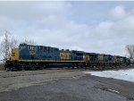 CSX 7012 on Q561